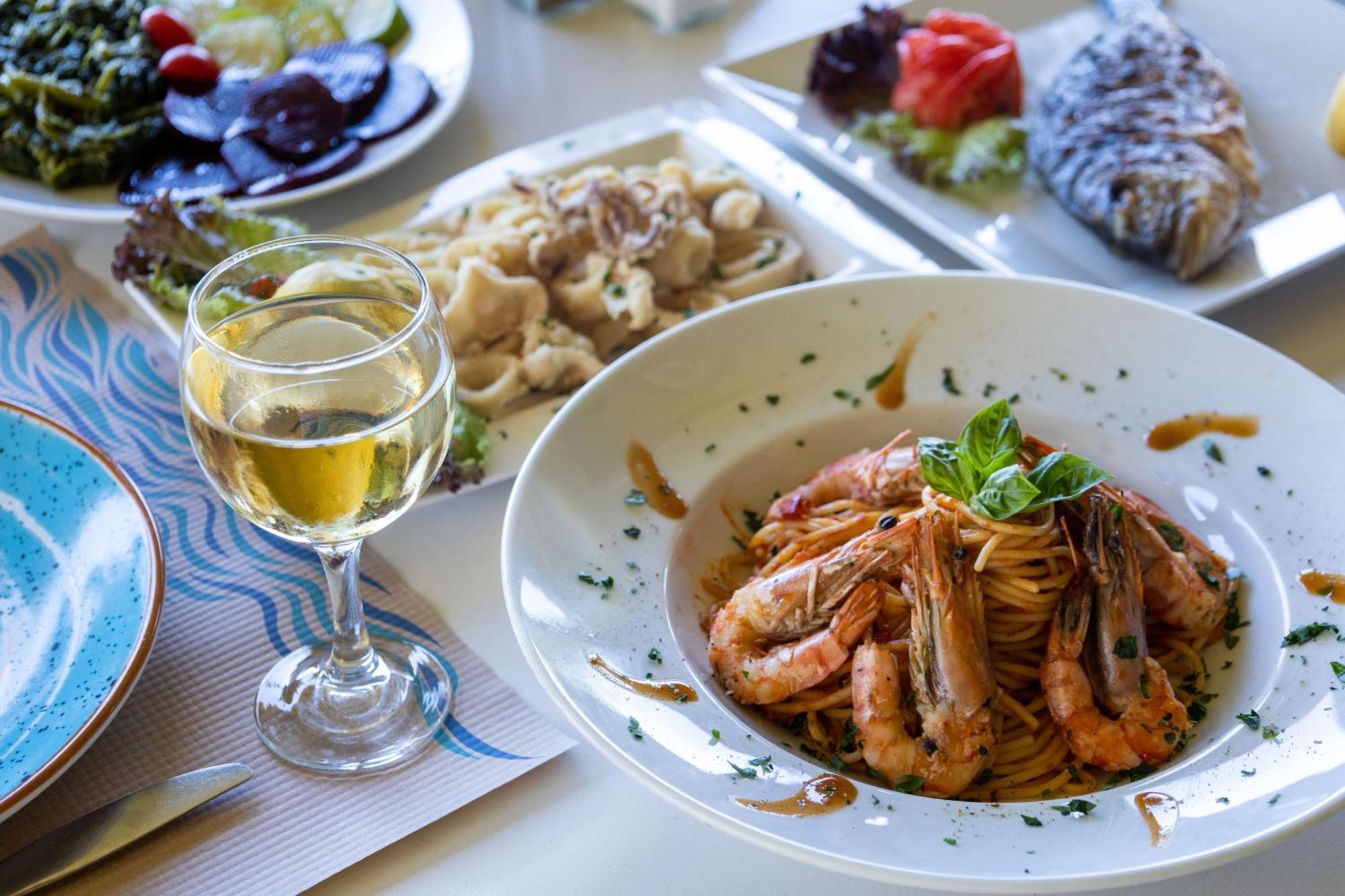 Venus Beach Hotel Néa Stýra Eksteriør bilde